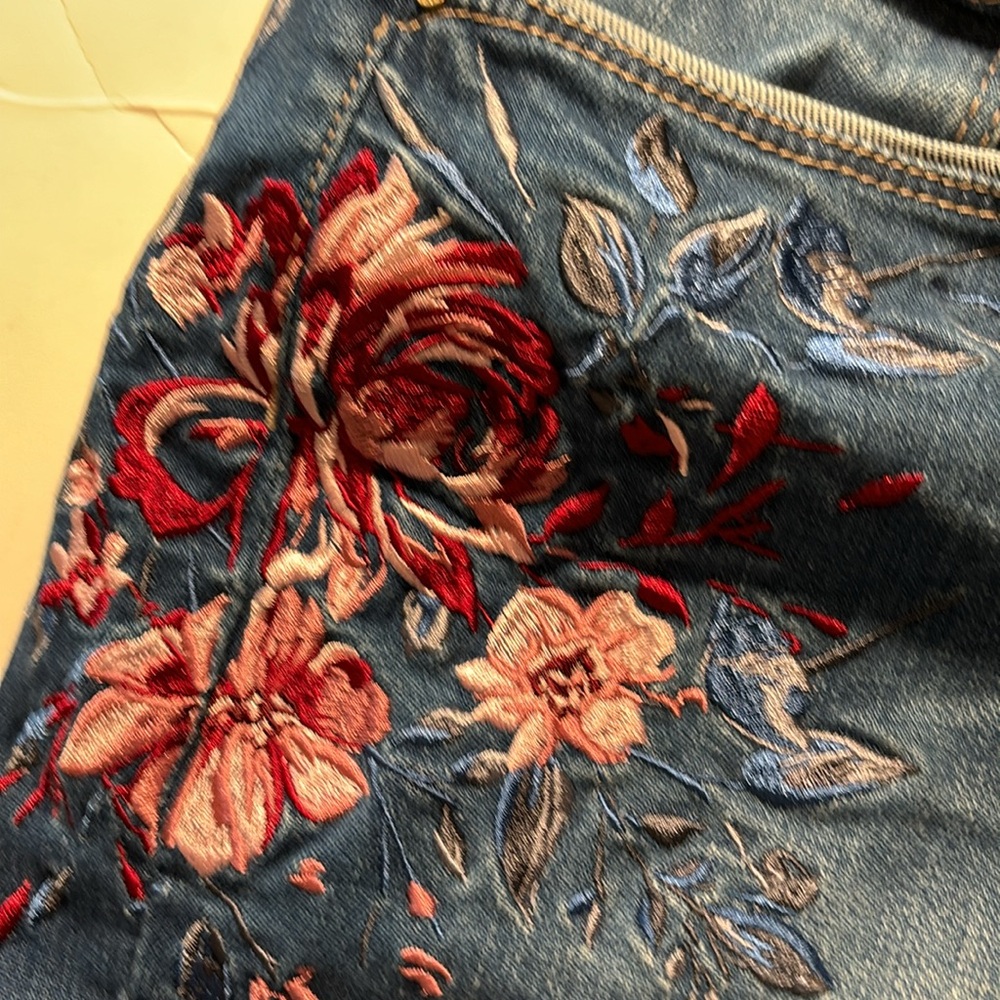 WHBM , The girlfriend embroidered jeans, size 10 - Picture 4 of 10